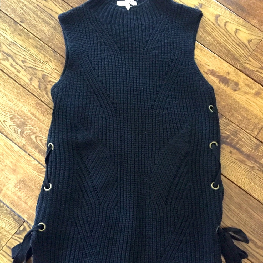 Sleeveless knit tunic